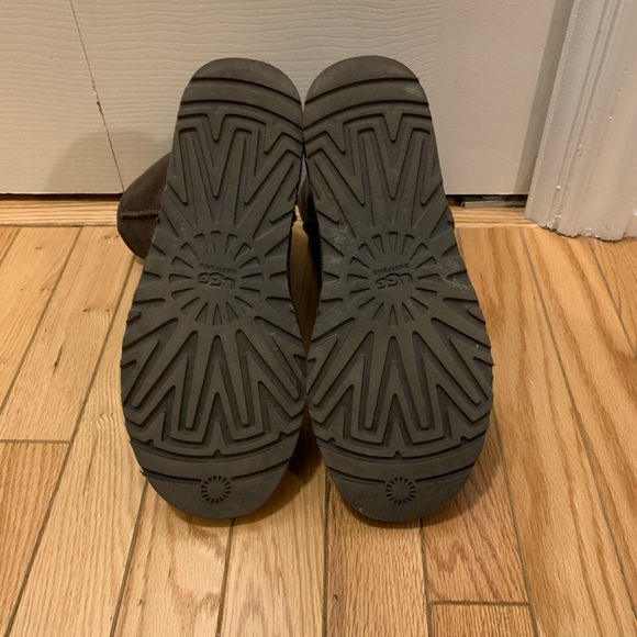 Authentic Ugg classic boots. Nearly new!! - Picture 3 of 4